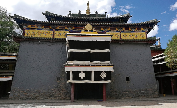 A scenic view of Rikaze Xialu Si