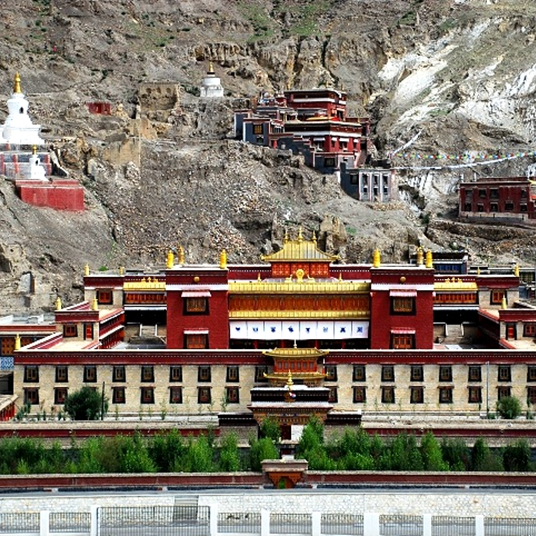 A scenic view of Rikaze Zhashilunbu Si