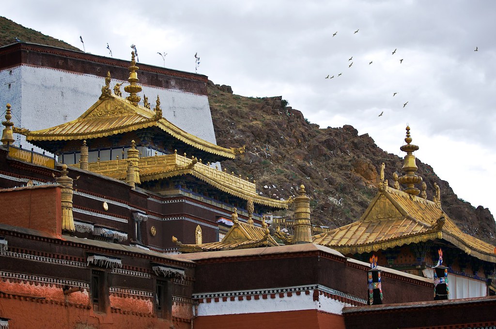 A scenic view of Rikaze Zhashilunbu Si