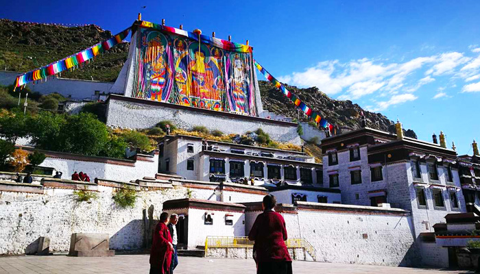 A scenic view of Rikaze Zhashilunbu Si