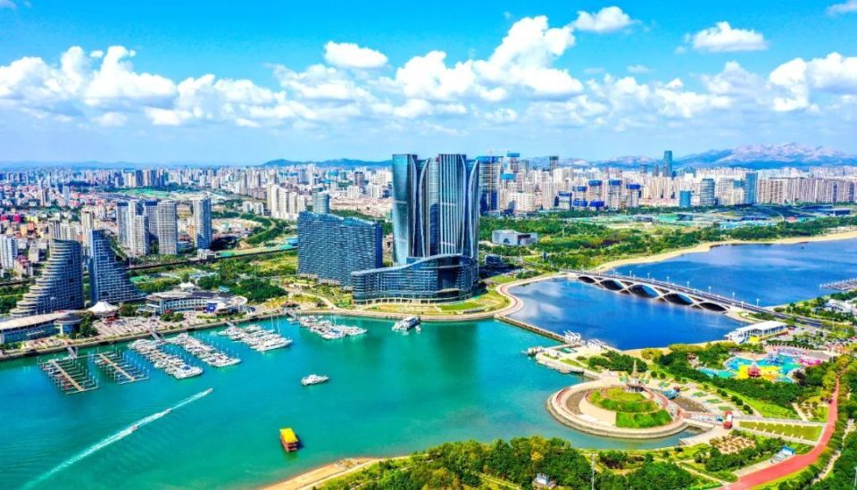 A scenic view of Rizhao Donghaiyu Yizhi