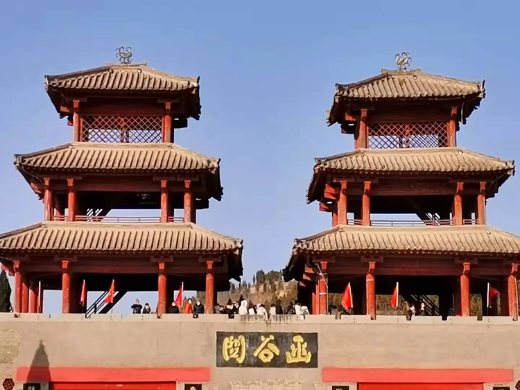 A scenic view of Sanmenxia Lushichengshuangmiao