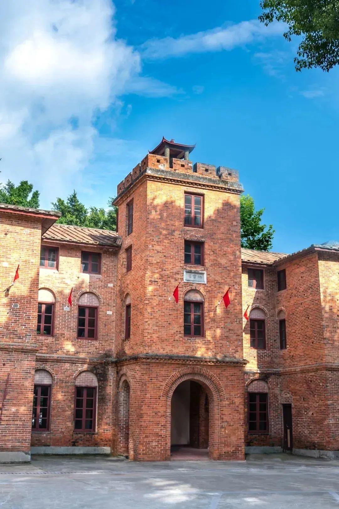 A scenic view of Sanming Jianning Hongyifangmianjun Lingdaojiguan Jiuzhi