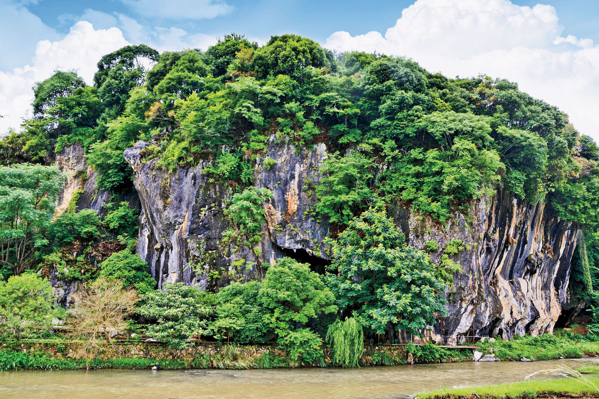 A scenic view of Sanming Yanzidong Yizhi
