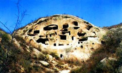 A scenic view of Sanya Tengqiao Muqun