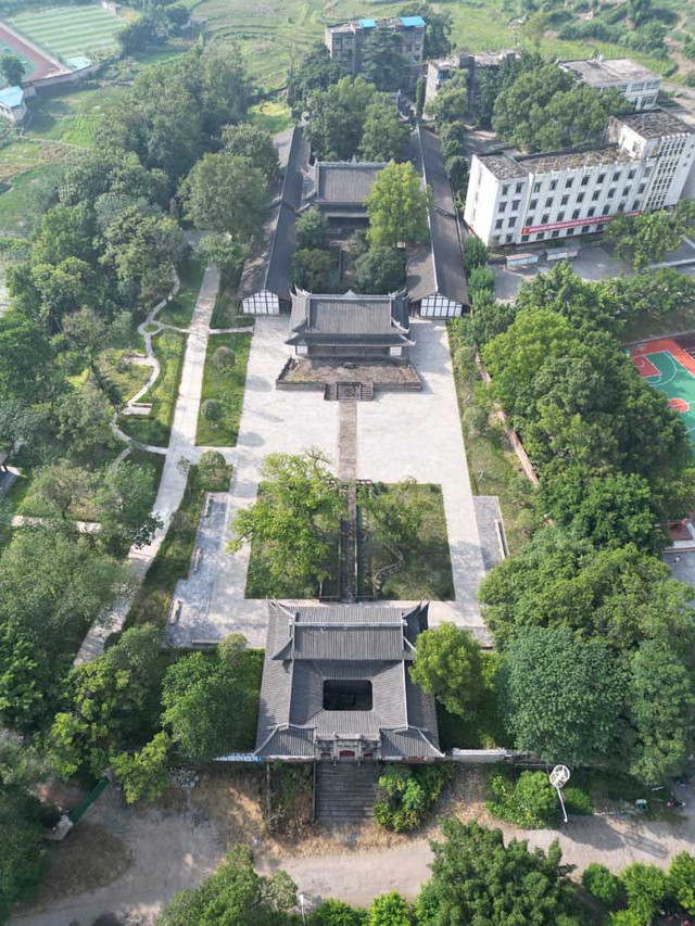 A scenic view of Sanya Tengqiao Muqun