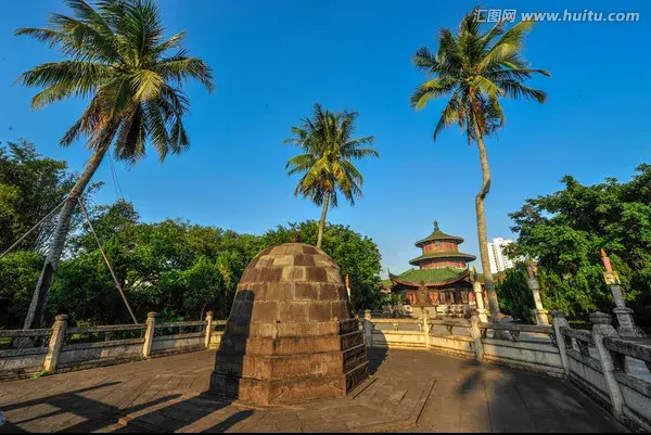 A scenic view of Sanya Tengqiao Muqun