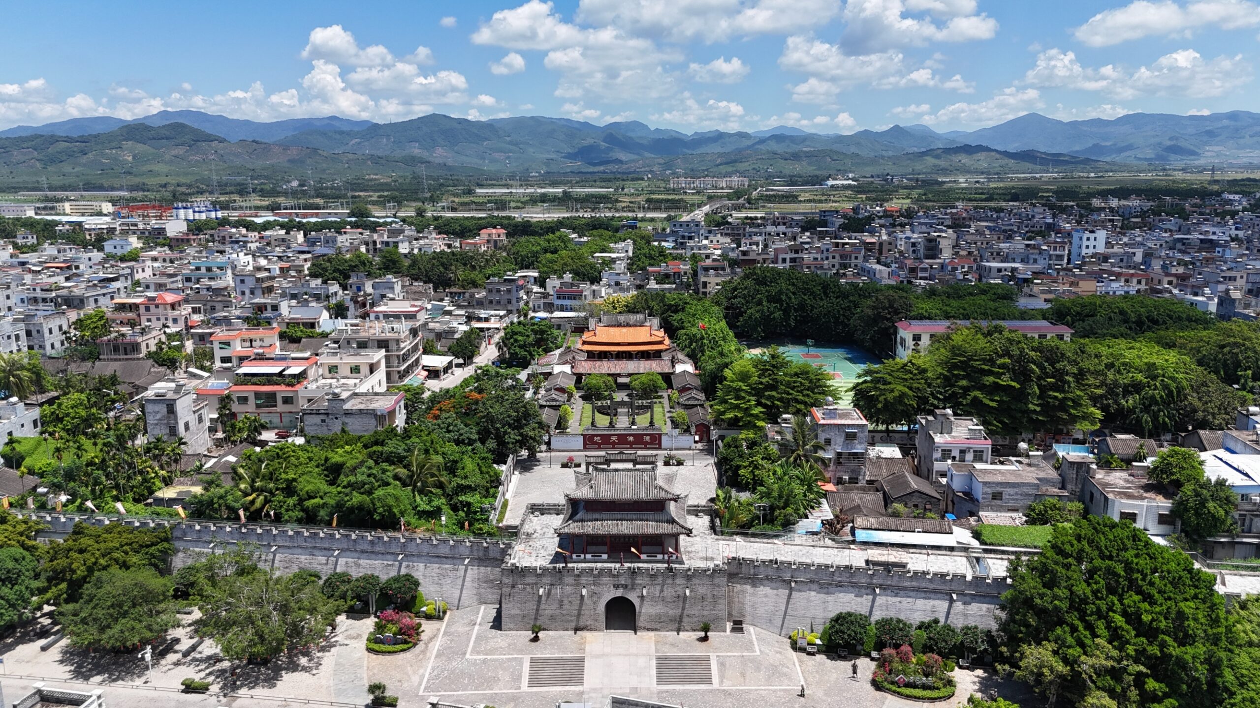 A scenic view of Sanya Yacheng Xuegong