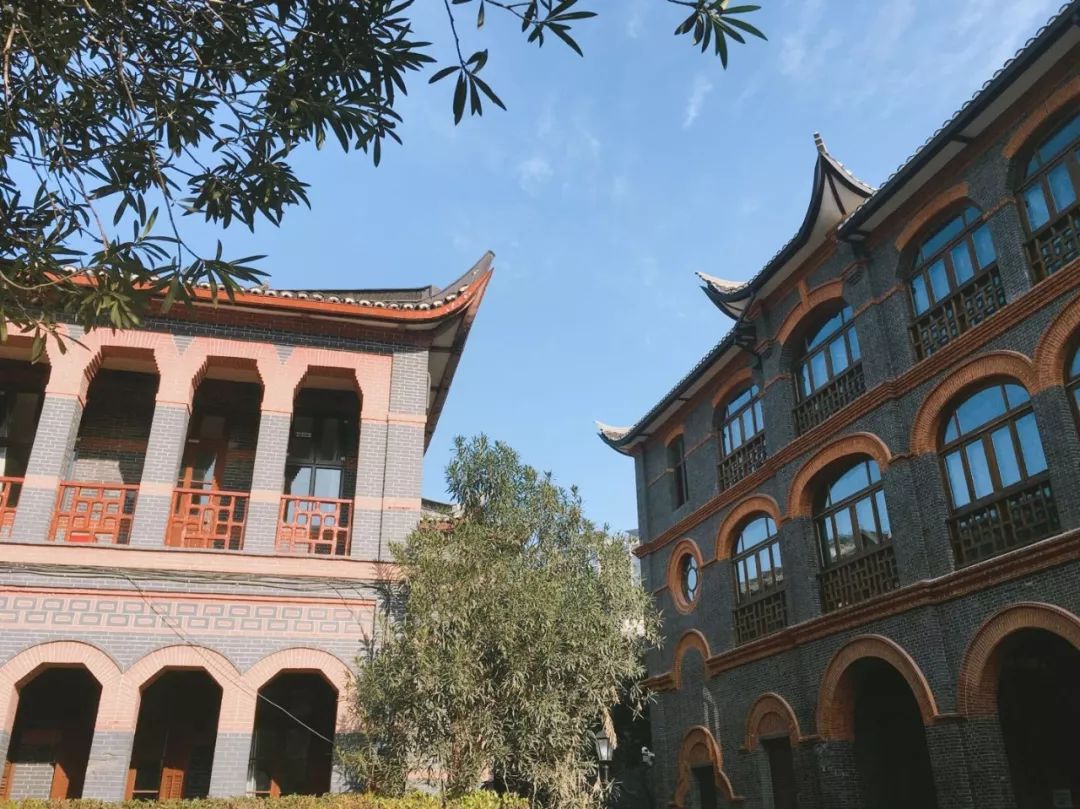 A scenic view of Shanghai Changning Sheng Yuehan Daxue Jindai Jianzhu