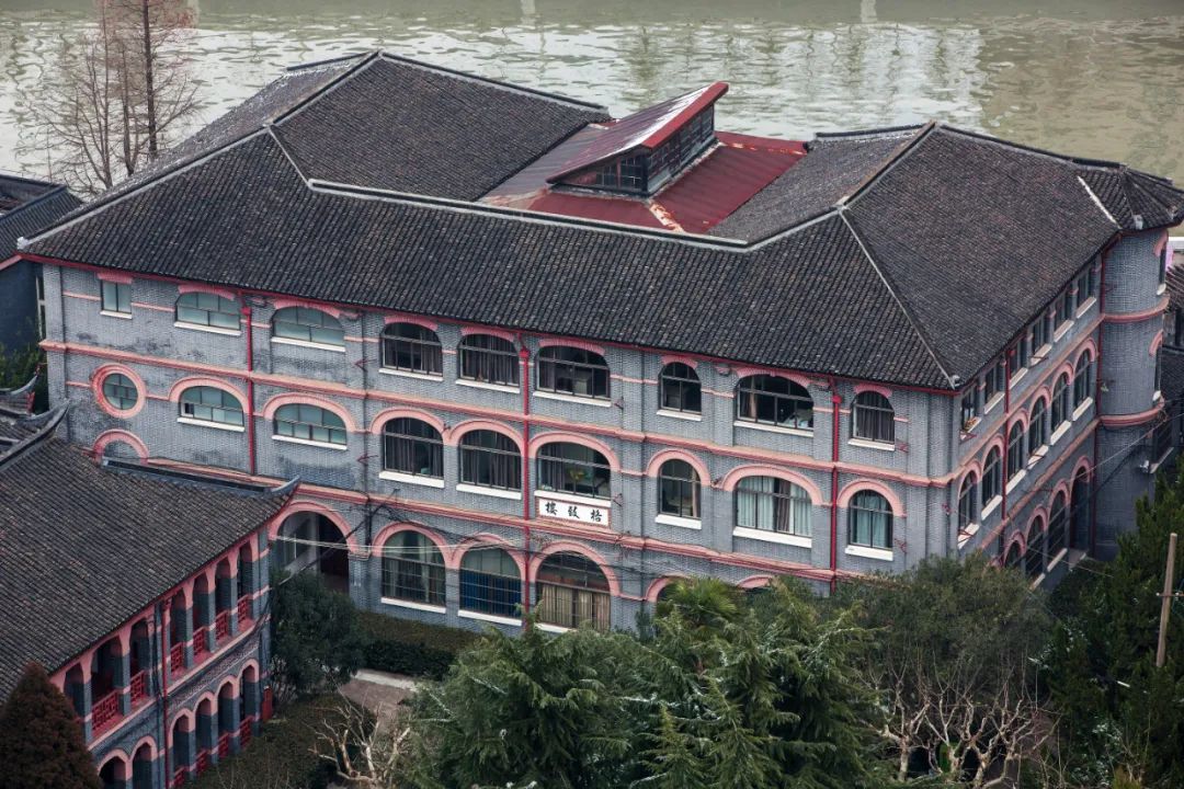 A scenic view of Shanghai Changning Sheng Yuehan Daxue Jindai Jianzhu