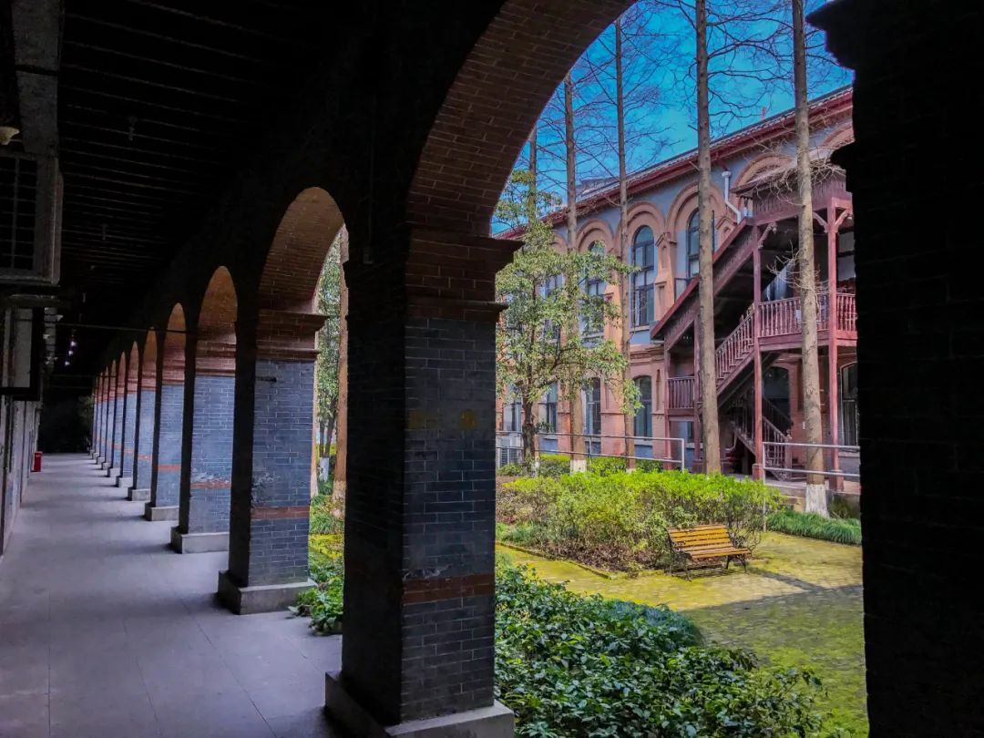 A scenic view of Shanghai Changning Sheng Yuehan Daxue Jindai Jianzhu