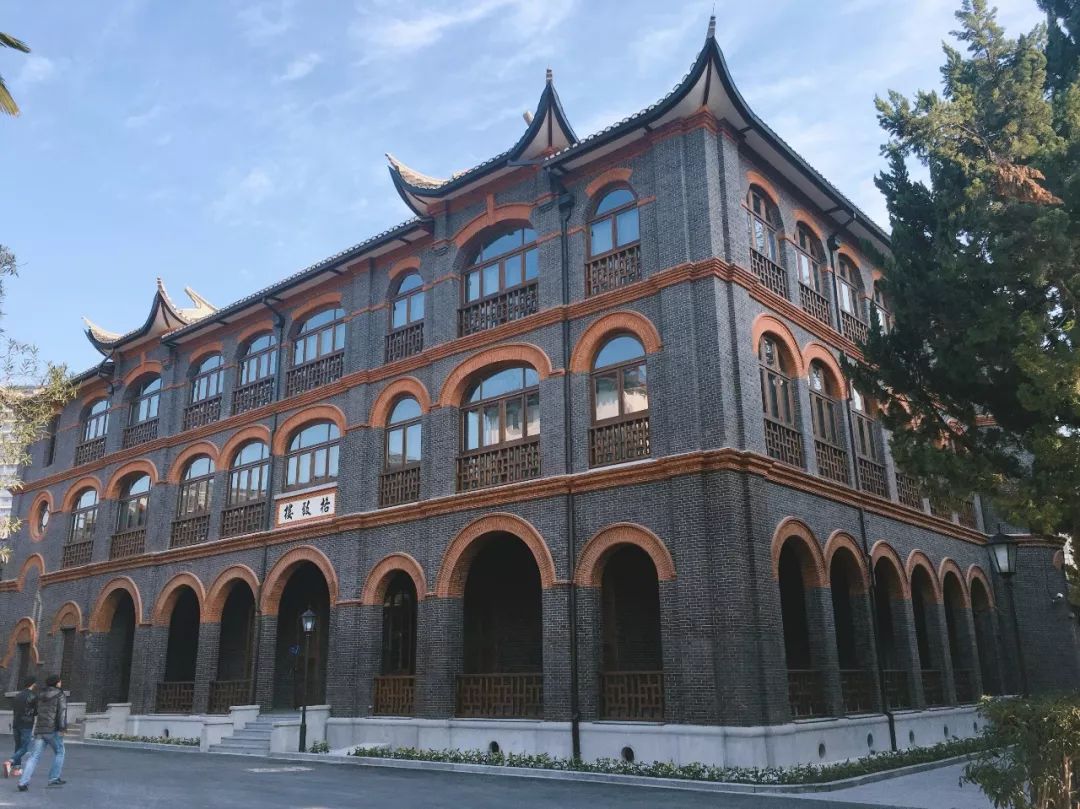 A scenic view of Shanghai Changning Sheng Yuehan Daxue Jindai Jianzhu