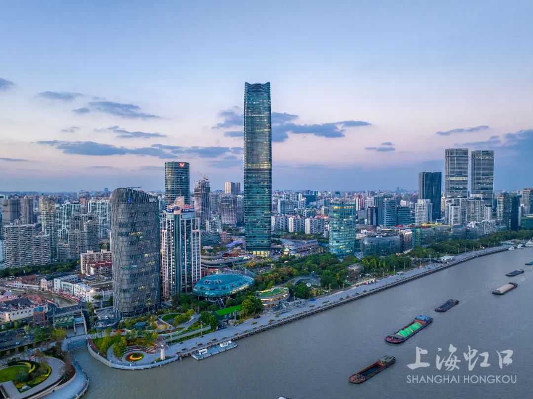 A scenic view of Shanghai Hongkou Waitan Jianzhuqun