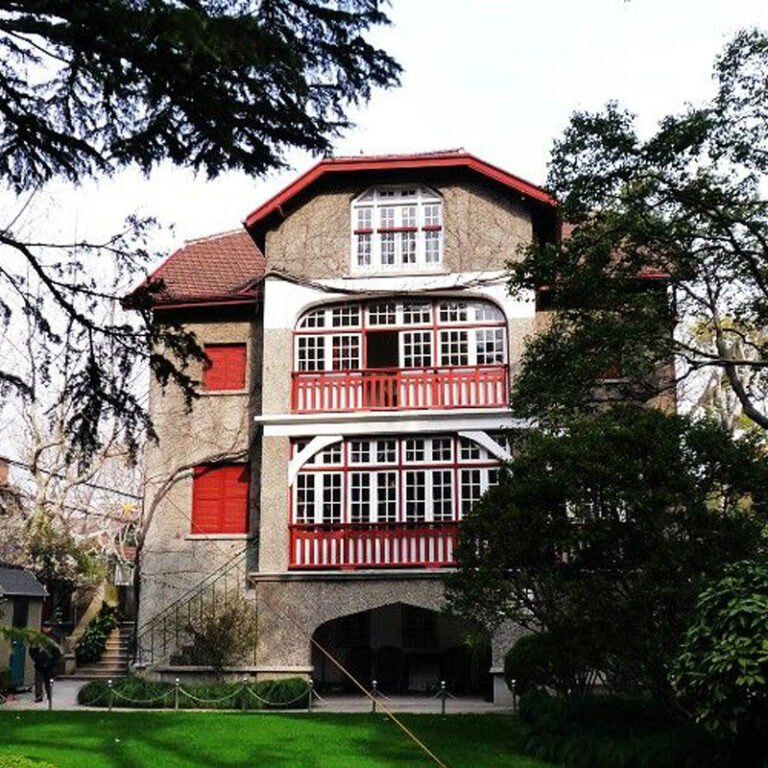 Navigate the Cultural Wonders of Huangpu: Insights on Daibiaotuan Zhuhu Banshichu Jiuzhi