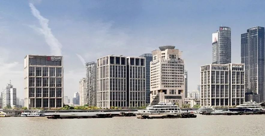 A scenic view of Shanghai Huangpu Waitan Jianzhuqun