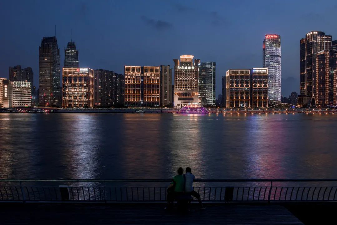 A scenic view of Shanghai Huangpu Waitan Jianzhuqun