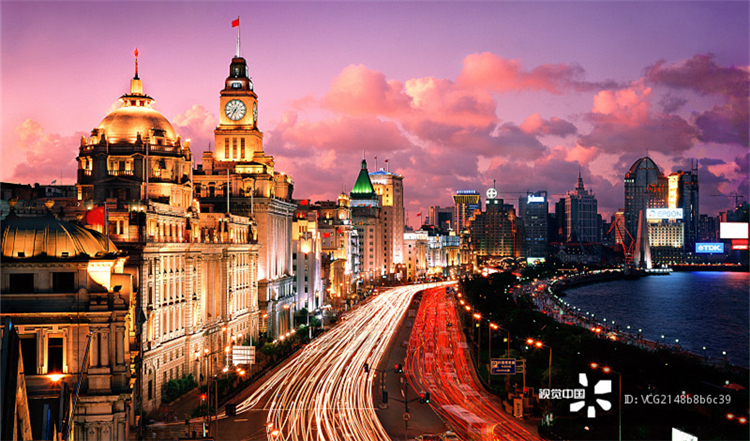 A scenic view of Shanghai Huangpu Waitan Jianzhuqun