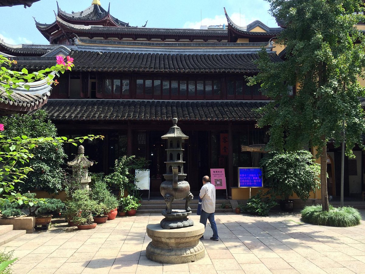 A scenic view of Shanghai Huangpu Yuyuan