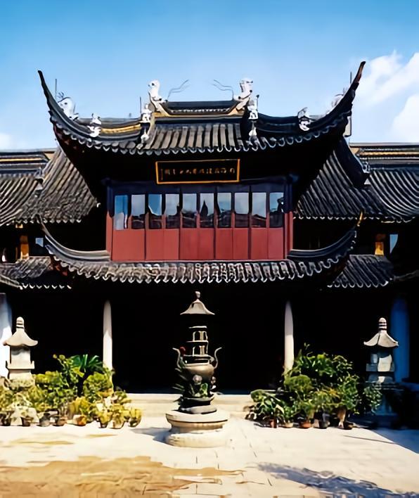 A scenic view of Shanghai Huangpu Yuyuan
