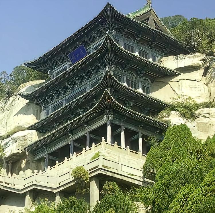 A scenic view of Shanghai Huangpu Yuyuan