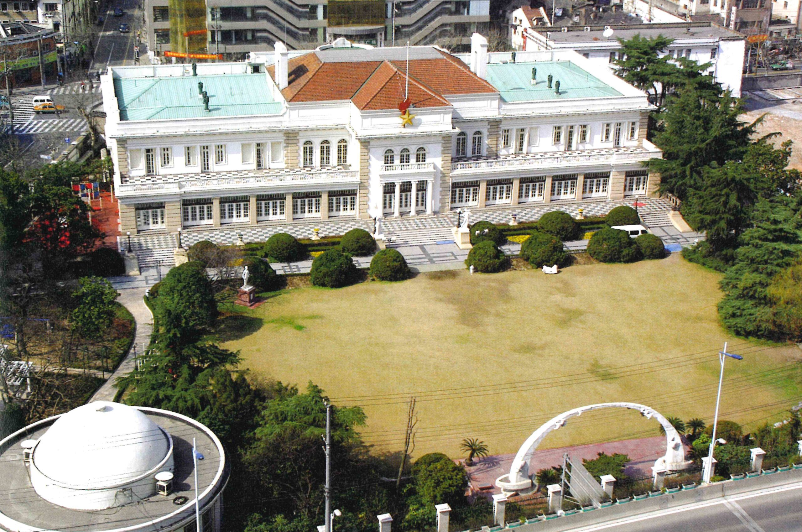 A scenic view of Shanghai Jingan Zhongguo Fulihui Shaoniangong