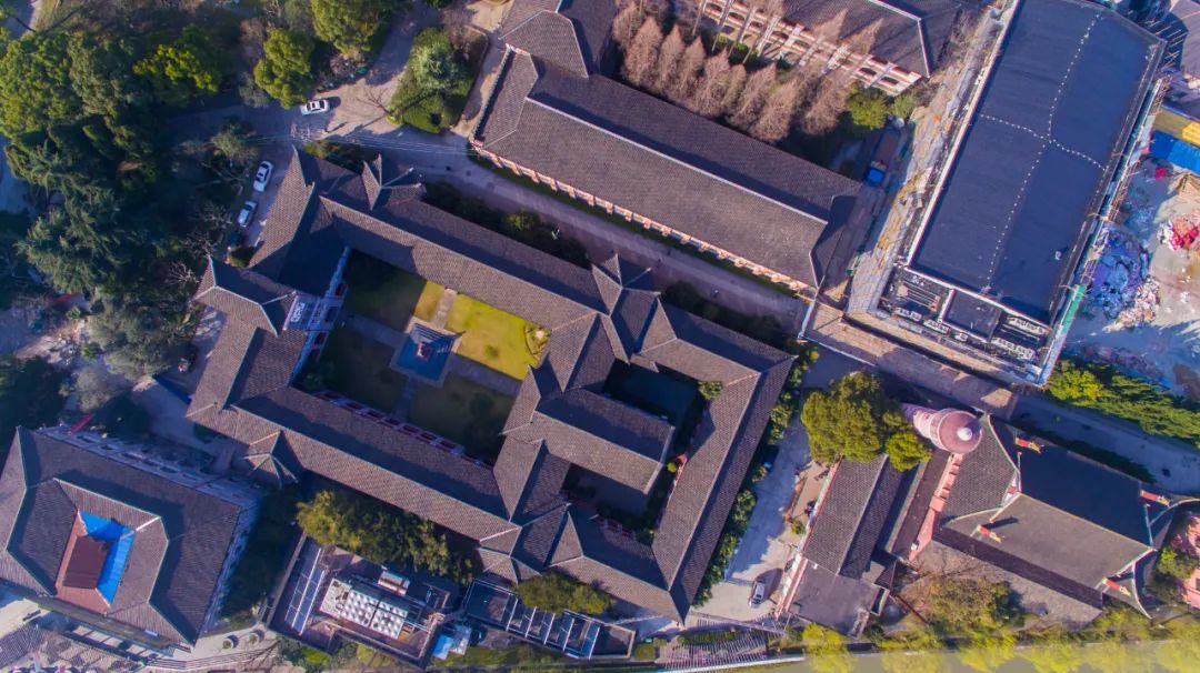 A scenic view of Shanghai Putuo Sheng Yuehan Daxue Jindai Jianzhu