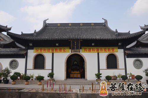 A scenic view of Shanghai Putuo Zhenrusi Dadian