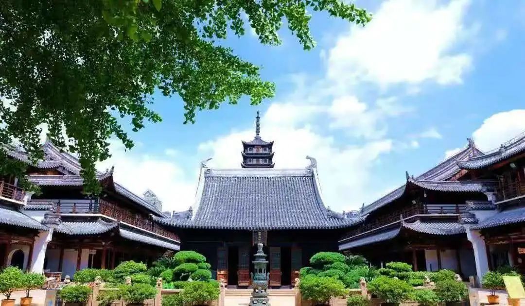 A scenic view of Shanghai Putuo Zhenrusi Dadian