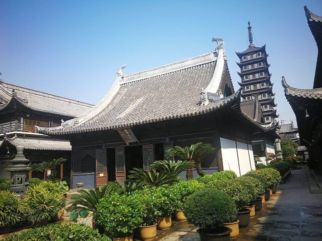 A scenic view of Shanghai Putuo Zhenrusi Dadian