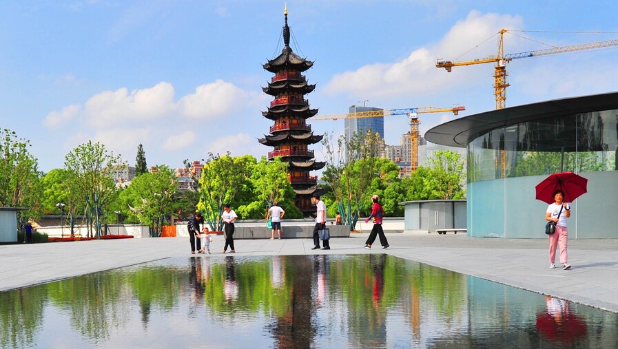 A scenic view of Shanghai Xuhui Longhuata