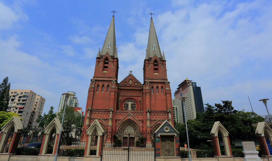 A scenic view of Shanghai Xuhui Xujiahui Tianzhutang