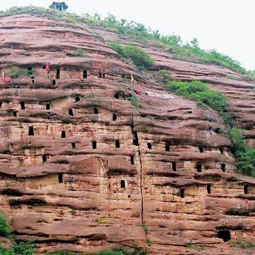 A scenic view of Shangluo Cliff Tombs