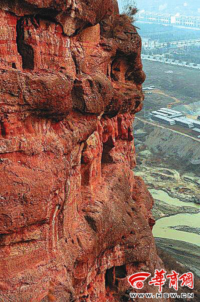 A scenic view of Shangluo Cliff Tombs