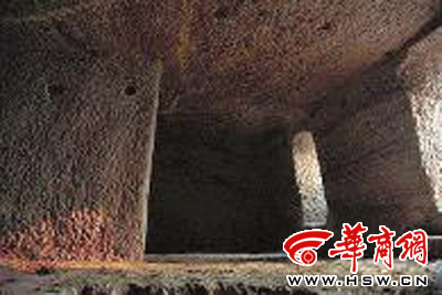 A scenic view of Shangluo Cliff Tombs