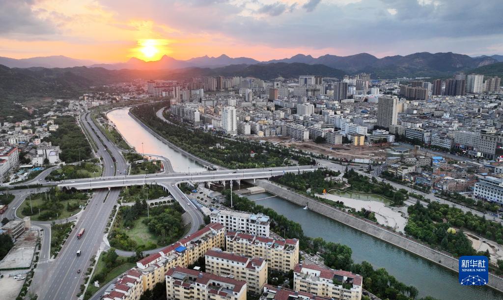 A scenic view of Shangluo Luobang Guild Hall