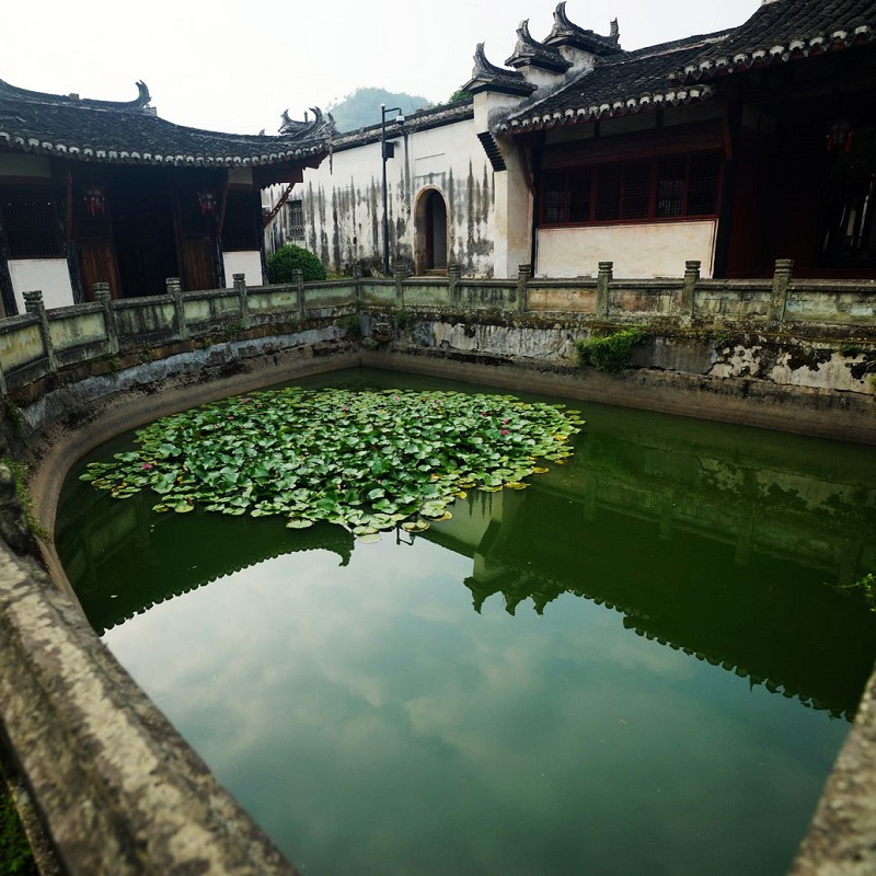 A scenic view of Shangrao Ehu Shuyuan