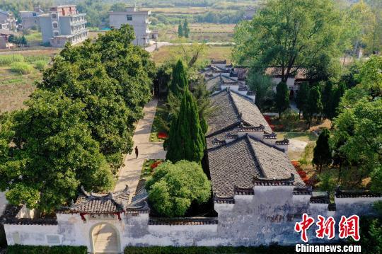A scenic view of Shangrao Ehu Shuyuan