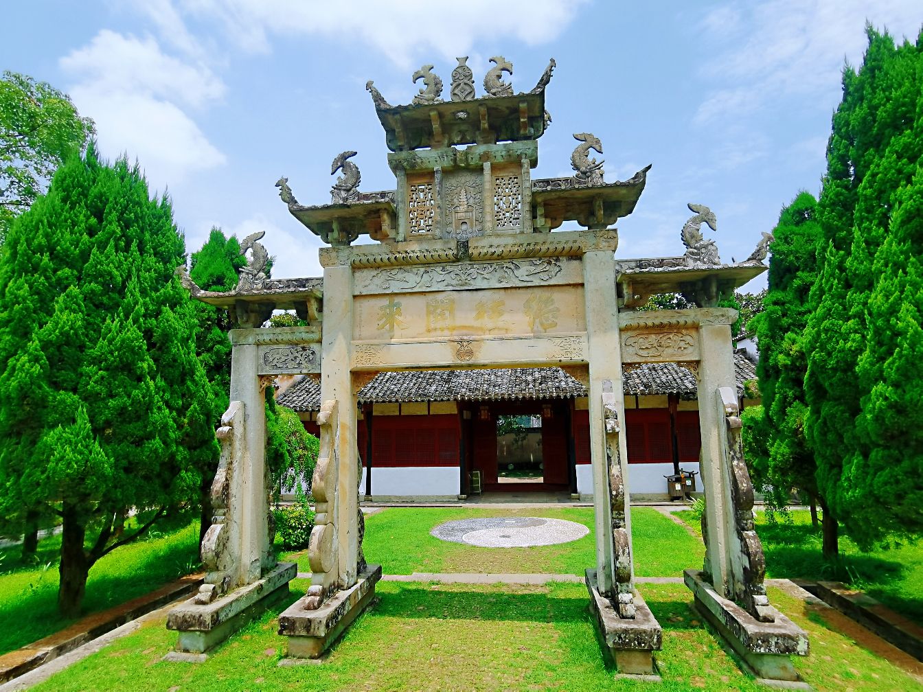 A scenic view of Shangrao Ehu Shuyuan