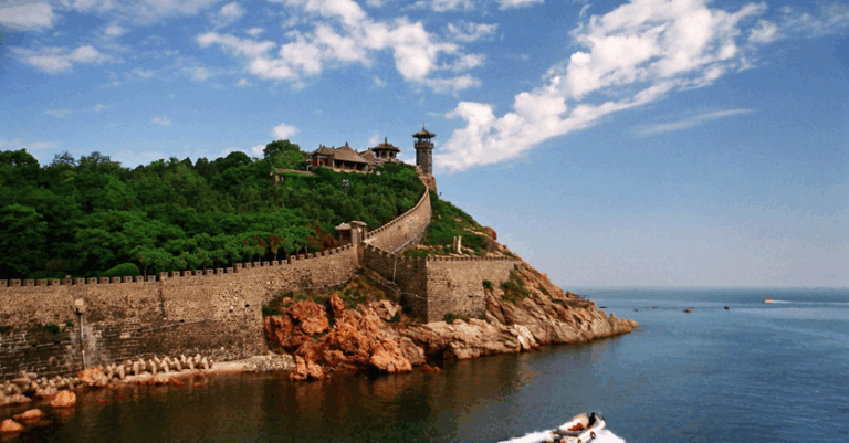 Experience Adventure and Serenity at Shangrao Liangpailou Huanshaji Shidiao