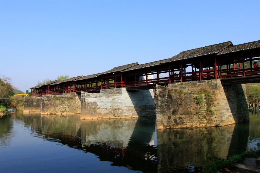 A scenic view of Shangrao Qinghua Caihongqiao