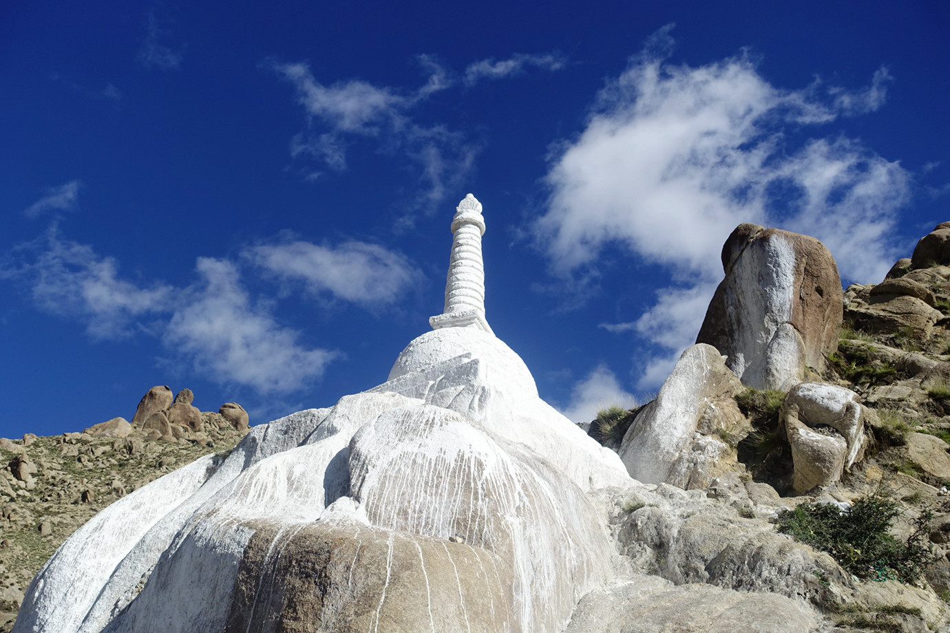 A scenic view of Shannan Kangsong Sangkalin