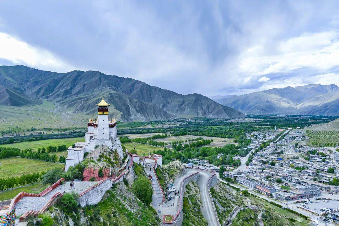 A scenic view of Shannan Kangsong Sangkalin