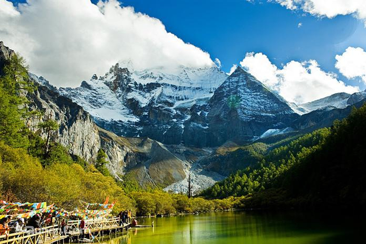 A scenic view of Shannan Langselin Zhuangyuan