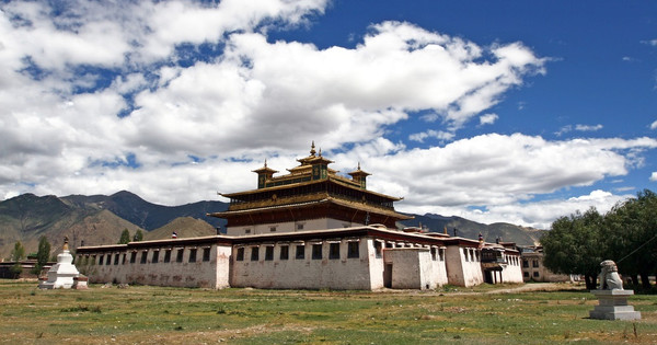 A scenic view of Shannan Sangye Si