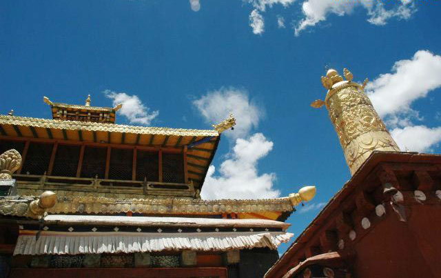 A scenic view of Shannan Sangye Si