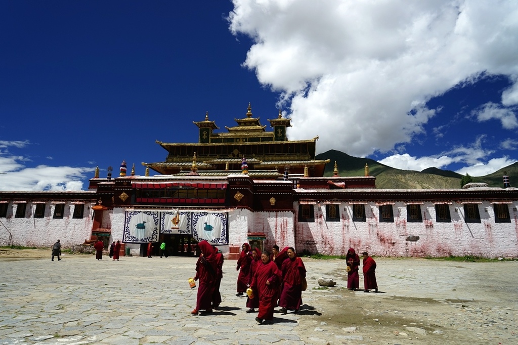 A scenic view of Shannan Sangye Si