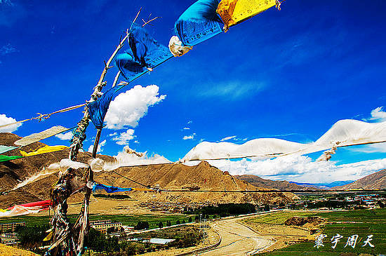 A scenic view of Shannan Zangwang Mu