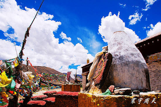 A scenic view of Shannan Zangwang Mu