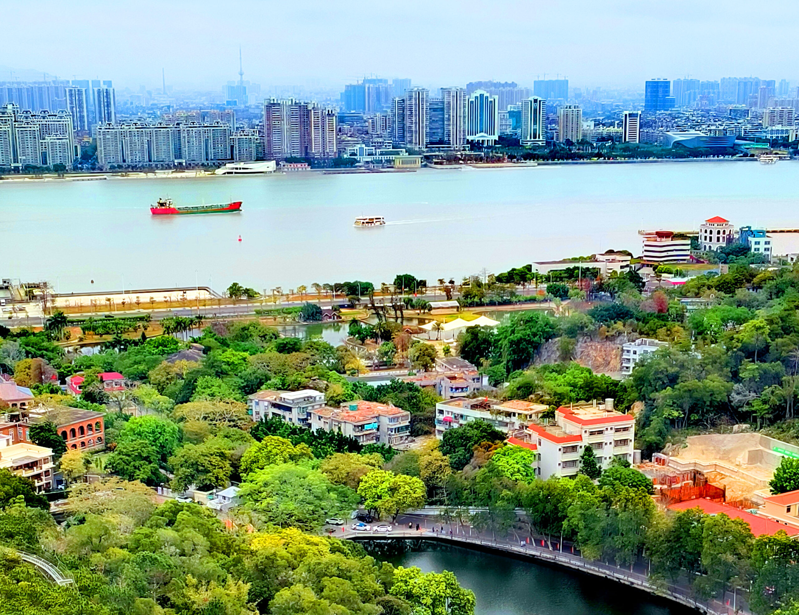 A scenic view of Shantou Dadian Zushi Ta