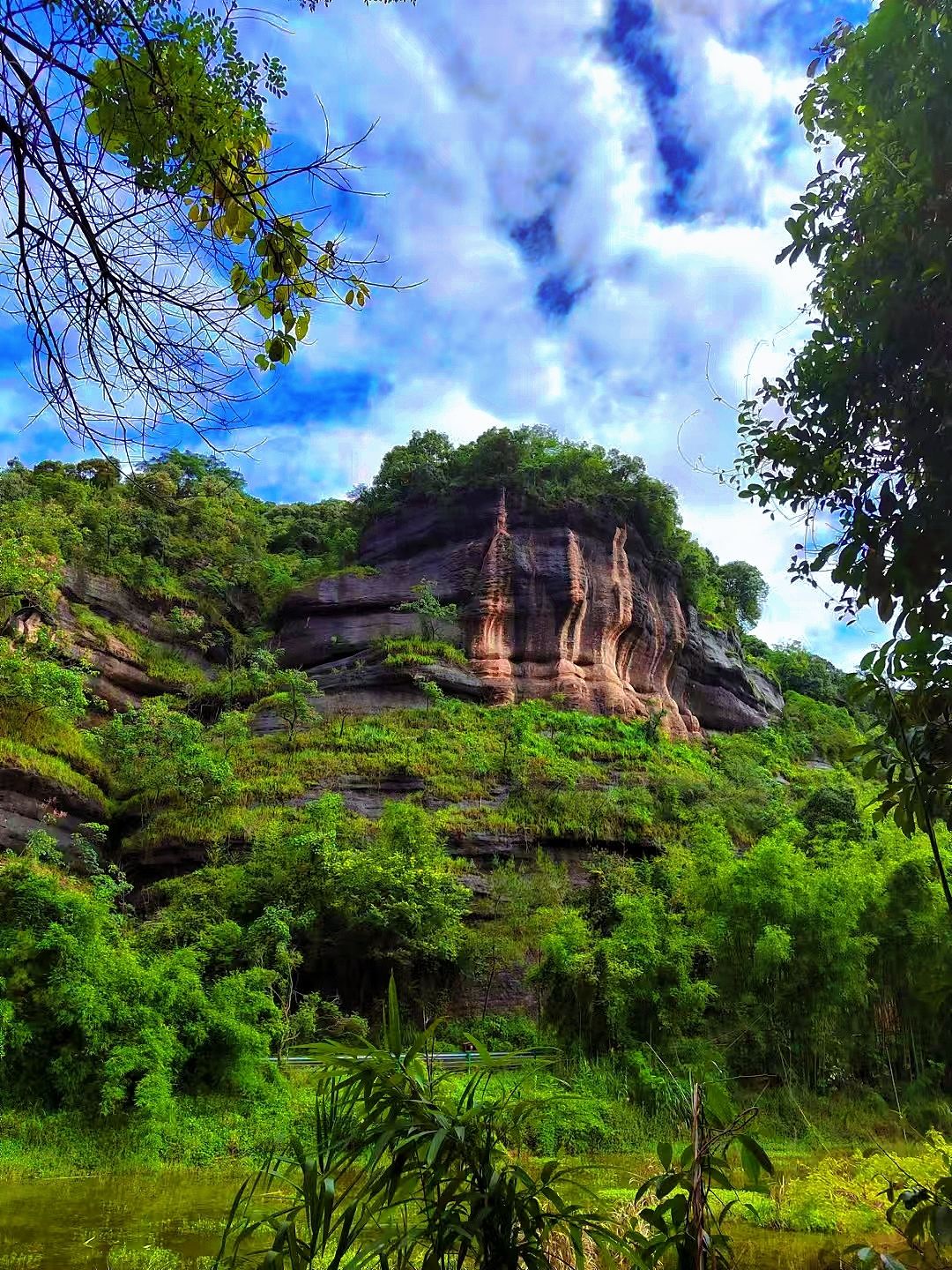 A scenic view of Shaoguan Shixia Yizhi